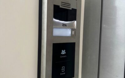 Interphone professionnel : contrôlez chaque entrée sur votre site en auvergne-rhône-alpes